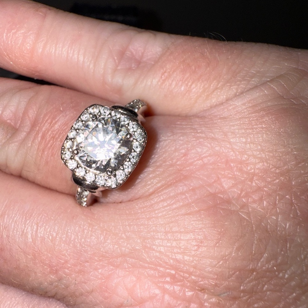 Stunning Vanna K for Bella Luce White Diamond Simulant Engagement Ring 💍 Size 7